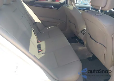 2010 Mercedes-Benz C 300 Luxury 4Matic/Sport 4Matic из США, поврежденный, VIN WDDGF8BB3AR102499